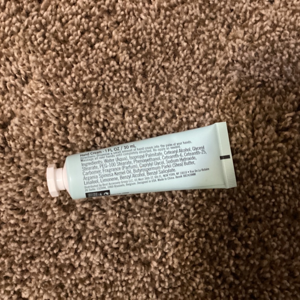 Lotion🕸️ - Picture 2 of 4